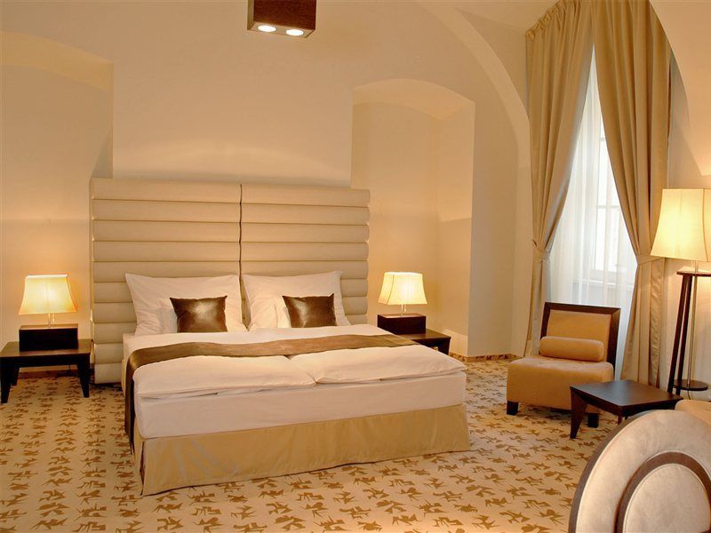 Buda Castle מלון 4*